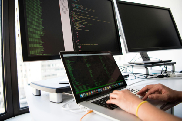 常熟伸縮門安裝，伸縮門折疊門定制--優(yōu)質(zhì)的服務(wù)--廠家直銷--需求可定制--:伸縮門